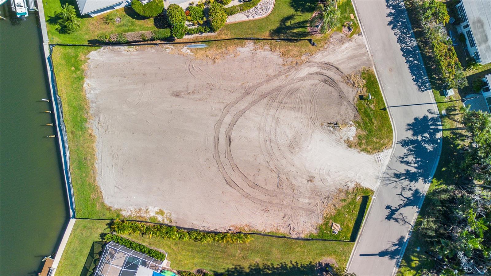 EMERALD HARBOR - Land