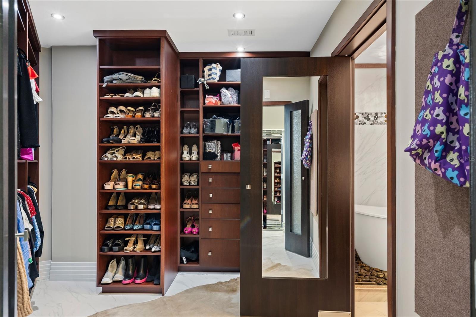 SIGNATURE PLACE CONDO - Residential