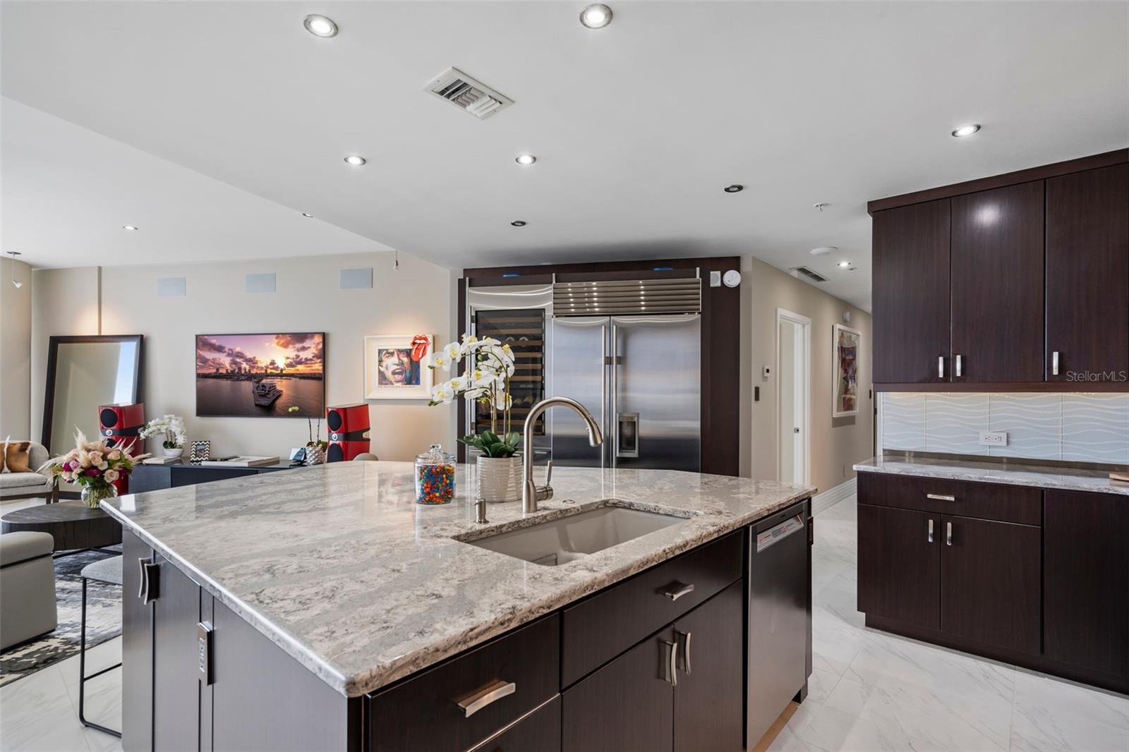 SIGNATURE PLACE CONDO - Residential