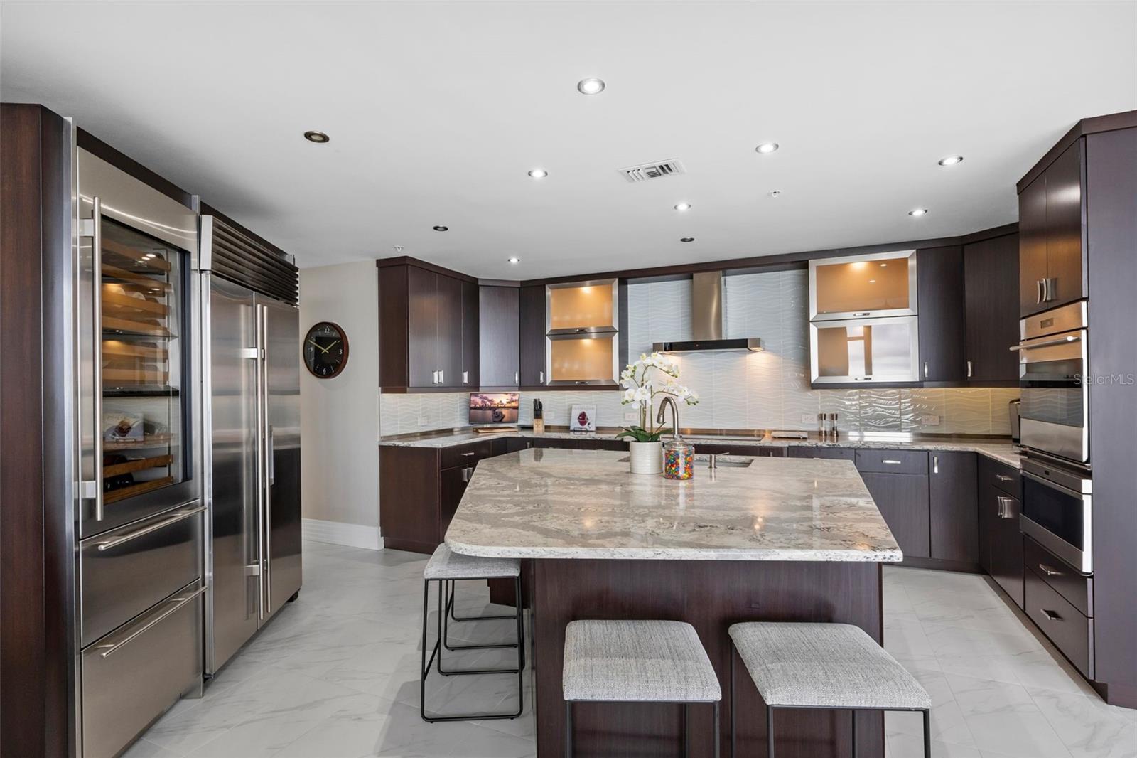 SIGNATURE PLACE CONDO - Residential