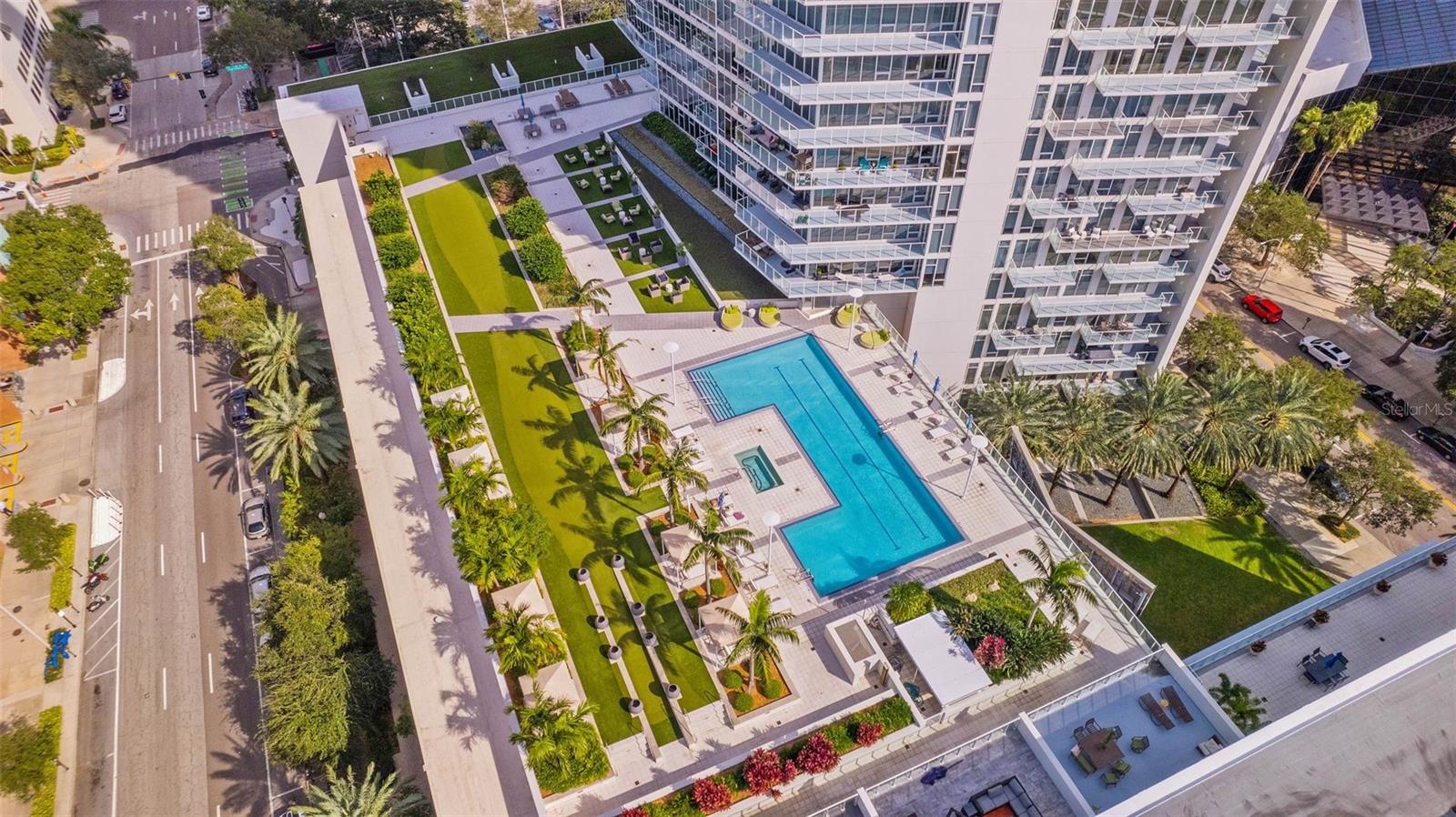 SIGNATURE PLACE CONDO - Residential