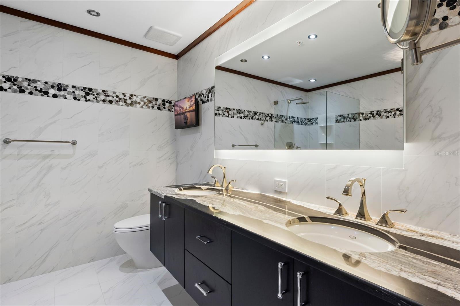 SIGNATURE PLACE CONDO - Residential