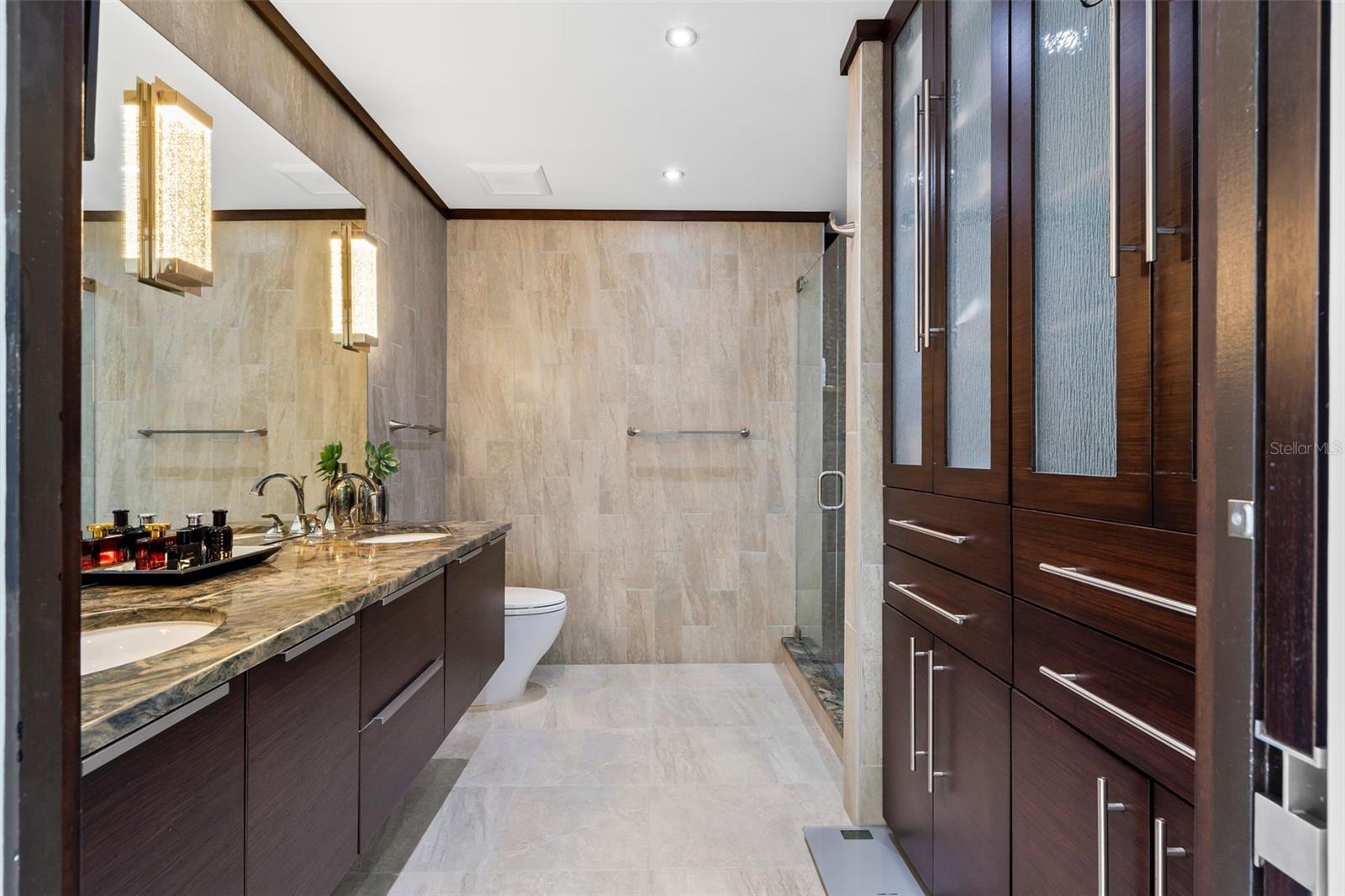 SIGNATURE PLACE CONDO - Residential