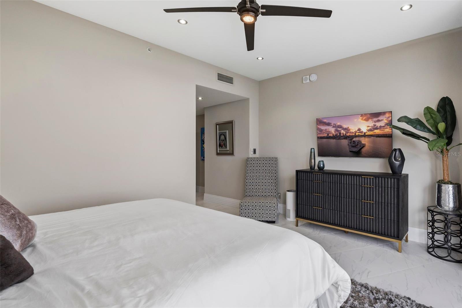 SIGNATURE PLACE CONDO - Residential