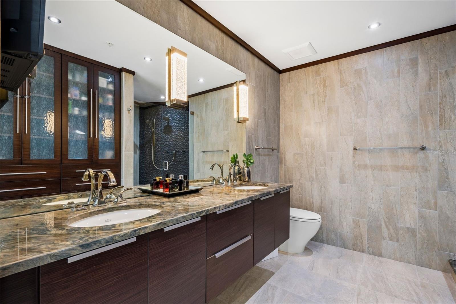 SIGNATURE PLACE CONDO - Residential