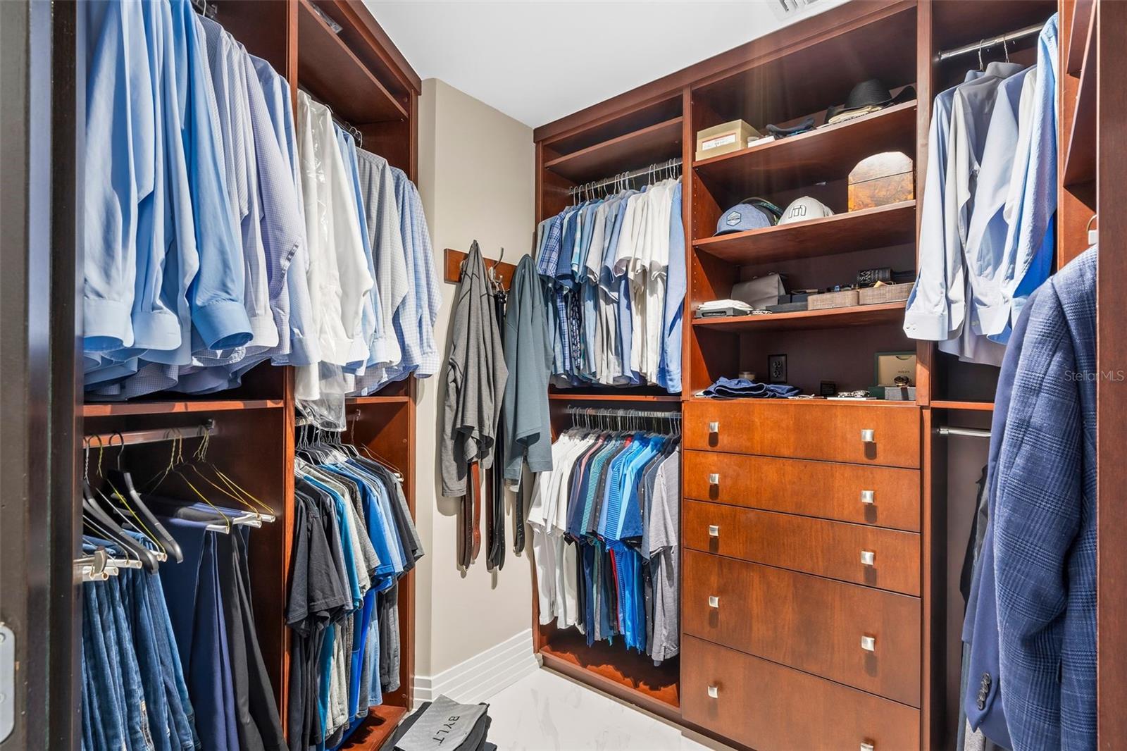 SIGNATURE PLACE CONDO - Residential