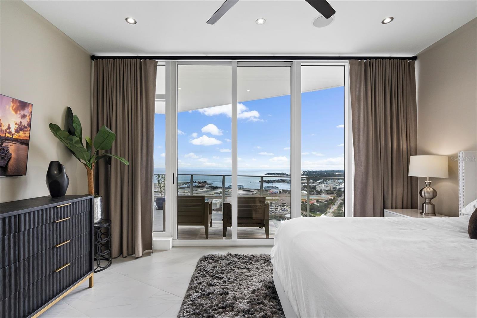 SIGNATURE PLACE CONDO - Residential