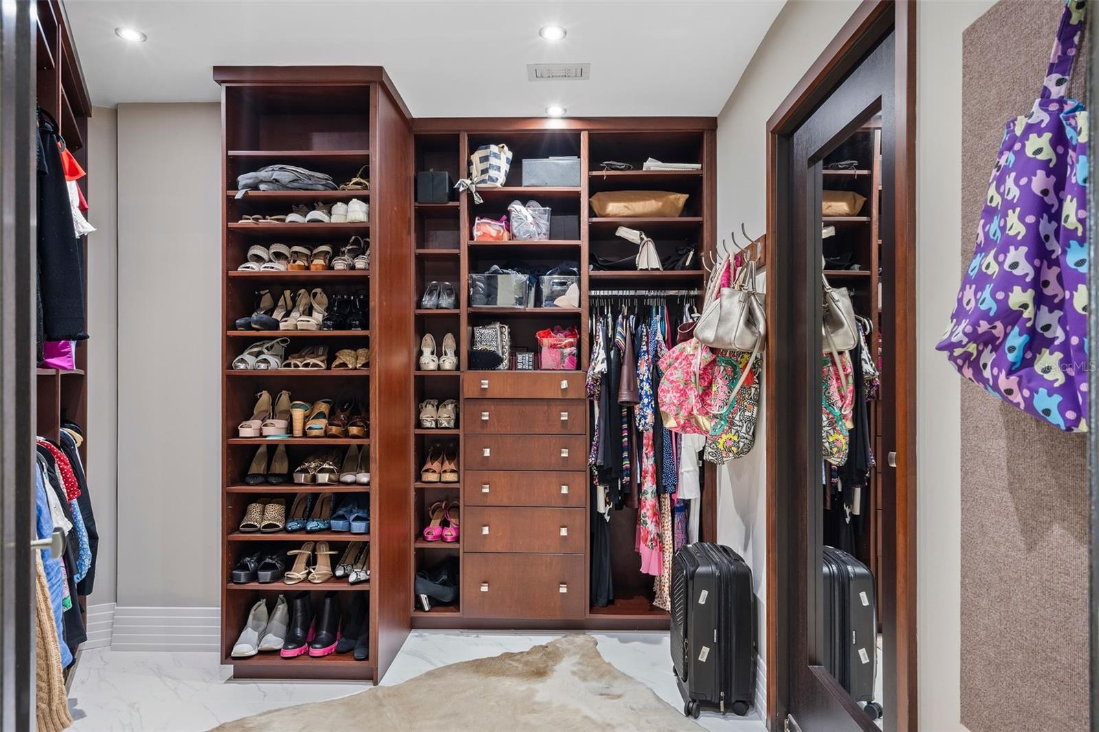 SIGNATURE PLACE CONDO - Residential