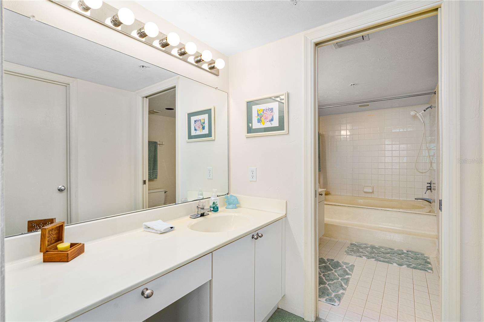 PENINSULA CONDO - Residential