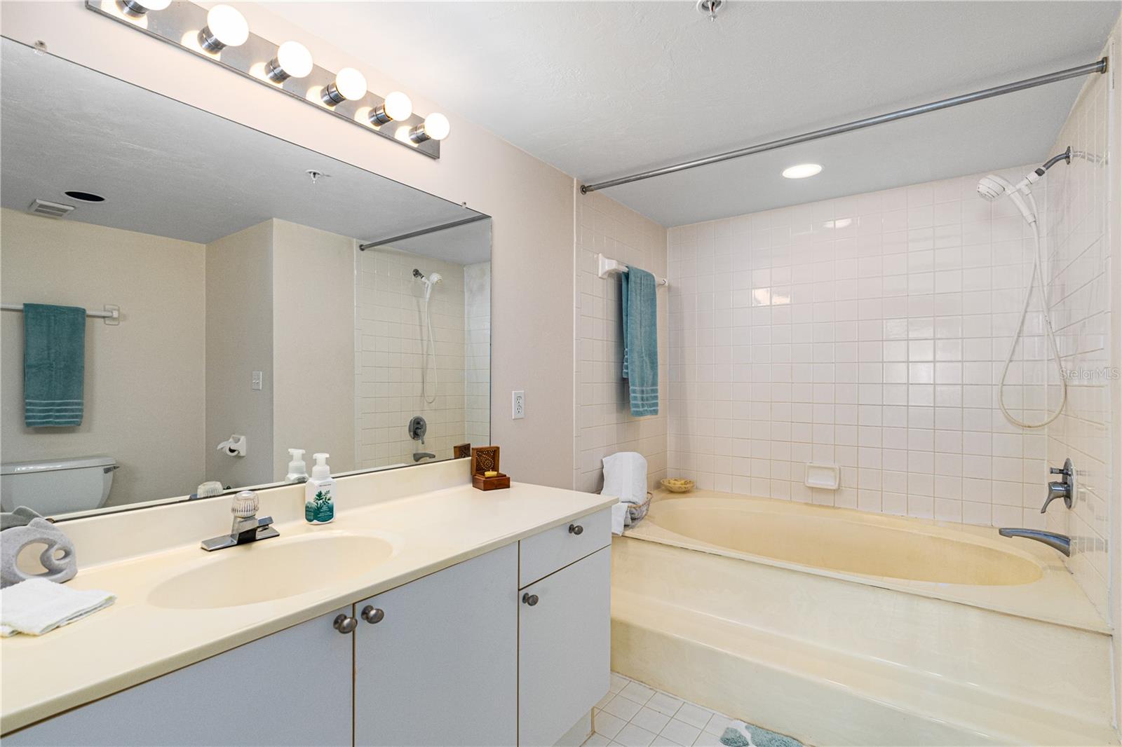 PENINSULA CONDO - Residential