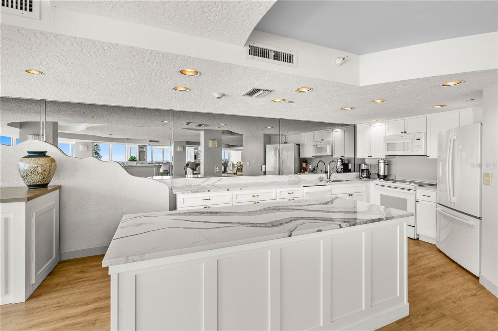 PENINSULA CONDO - Residential