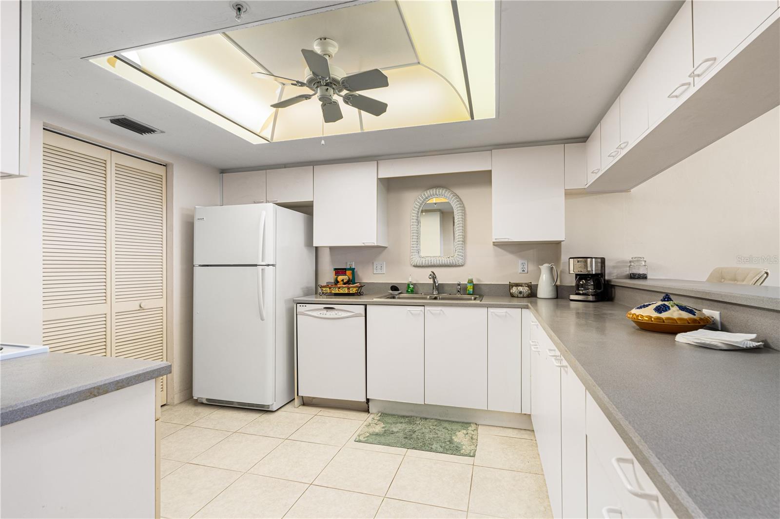 PENINSULA CONDO - Residential