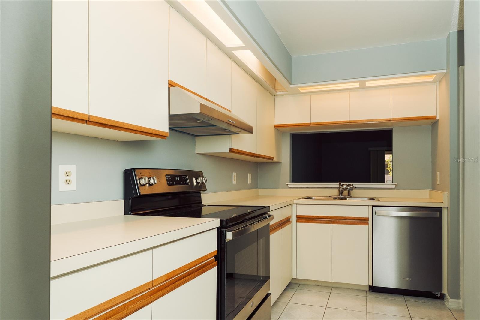 2384 SUN VALLEY CIRCLE