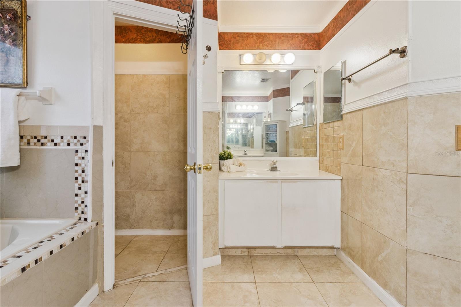 DAHLIA RESERVE AT CRESCENT LAKES - Residential