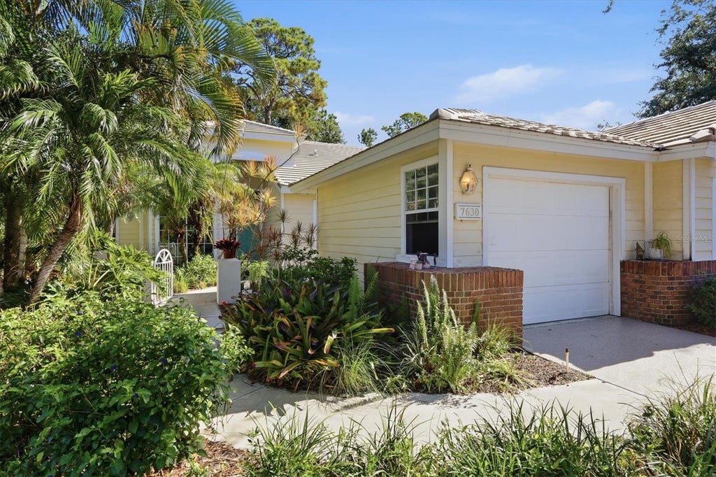 Photo of 7630 Whitebridge Glen, University Park, FL 34201 (MLS # A4696059)