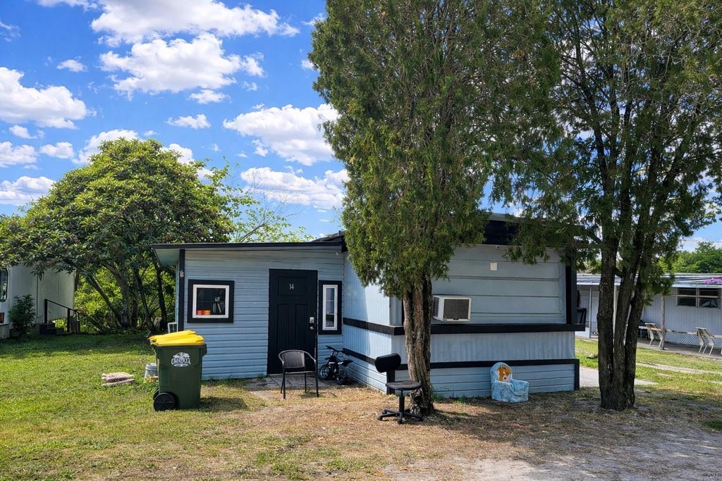 Photo of 30 Wafford Street, Umatilla, FL 32784 (MLS # O6395218)