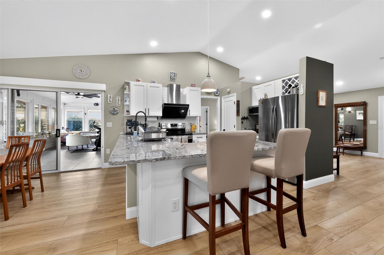 HAMLETS GROVE - Residential