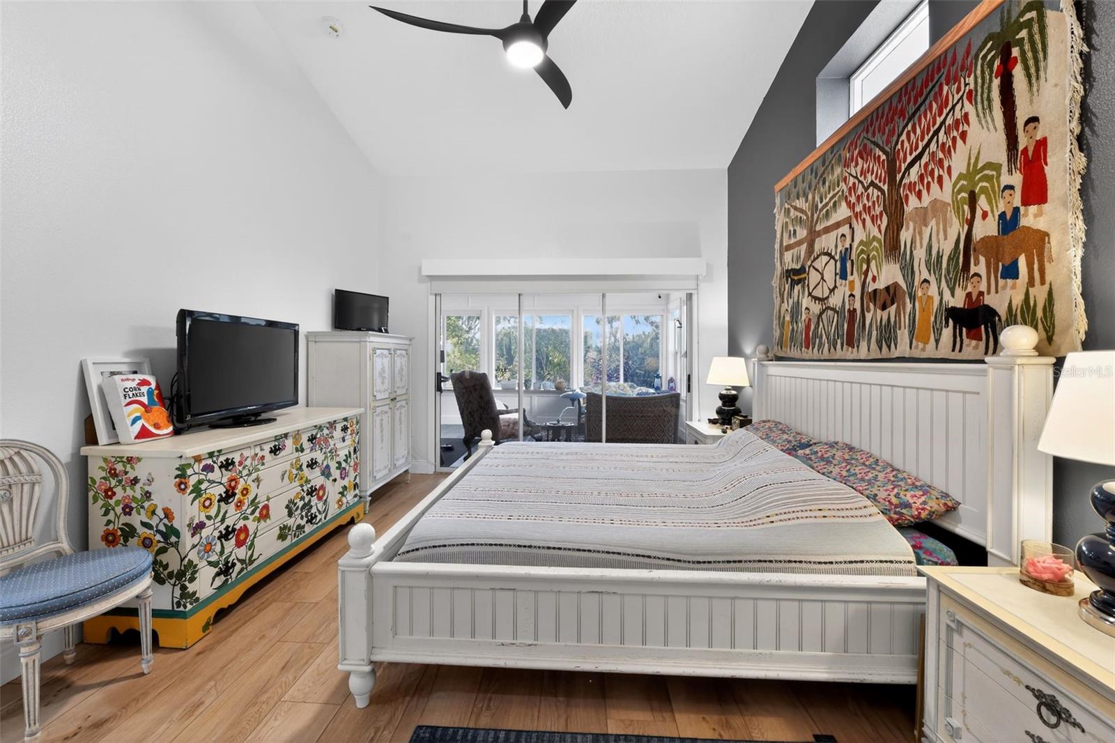 HAMLETS GROVE - Residential