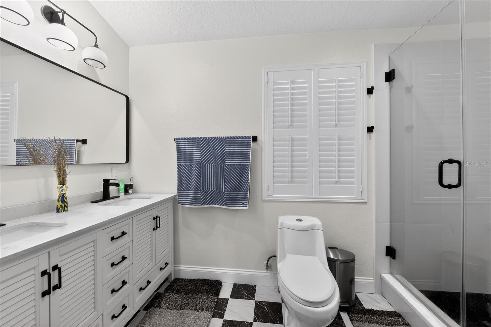 HAMLETS GROVE - Residential