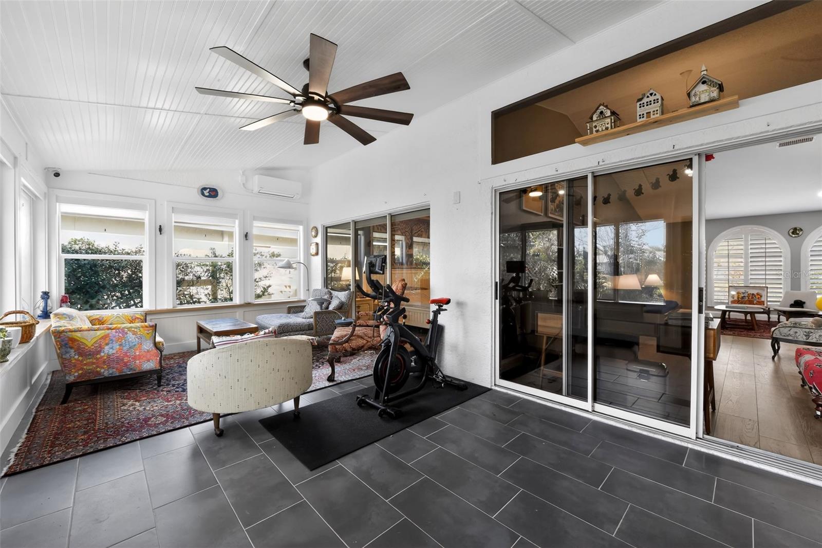 HAMLETS GROVE - Residential