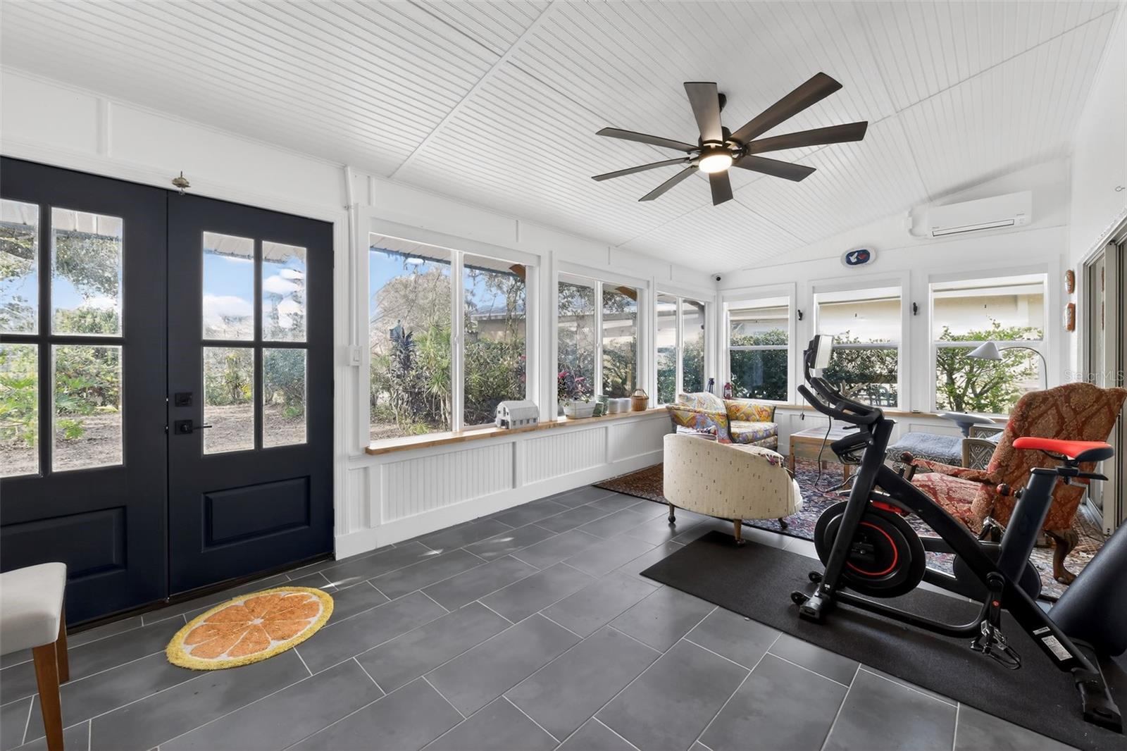 HAMLETS GROVE - Residential