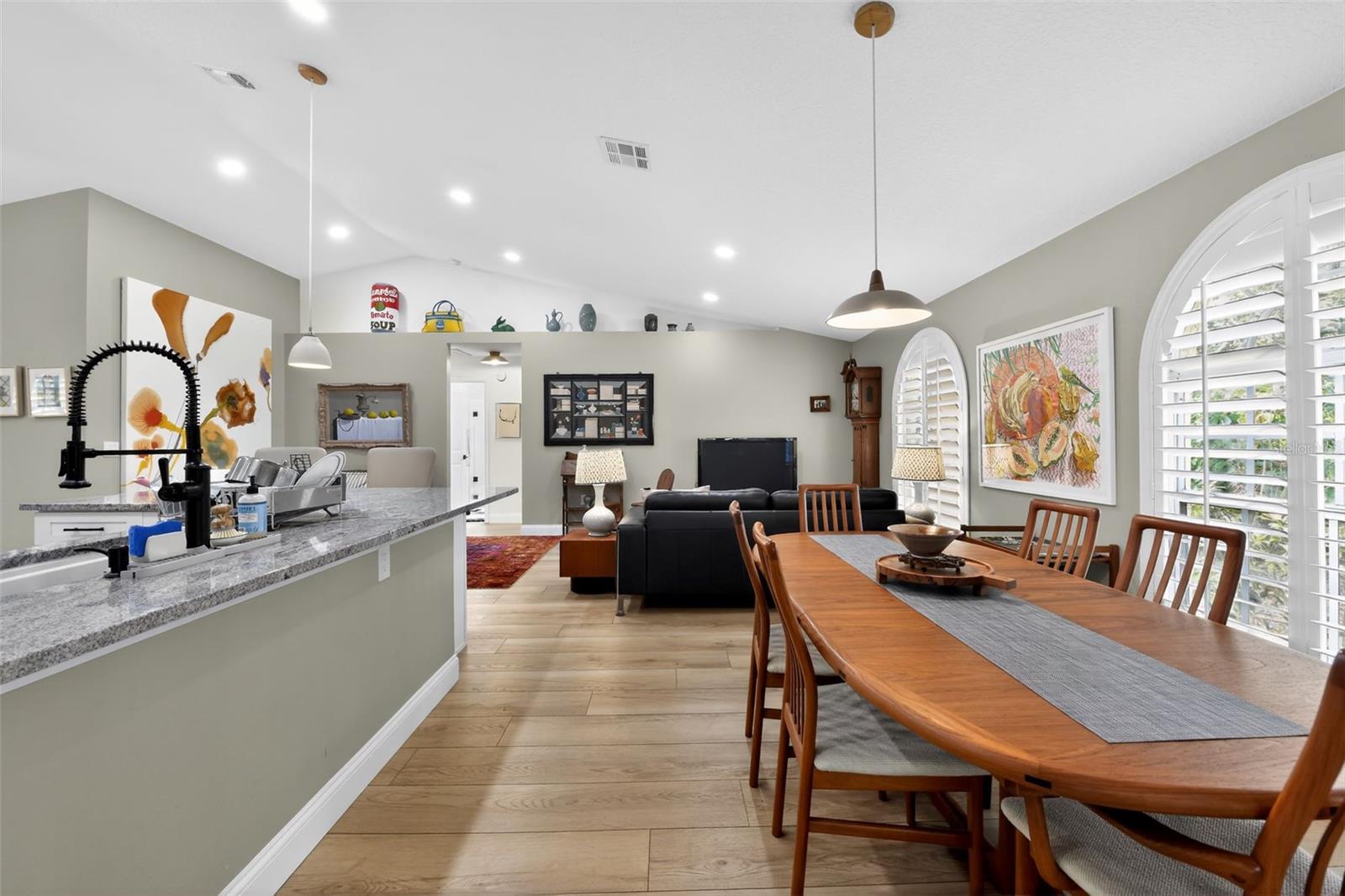 HAMLETS GROVE - Residential