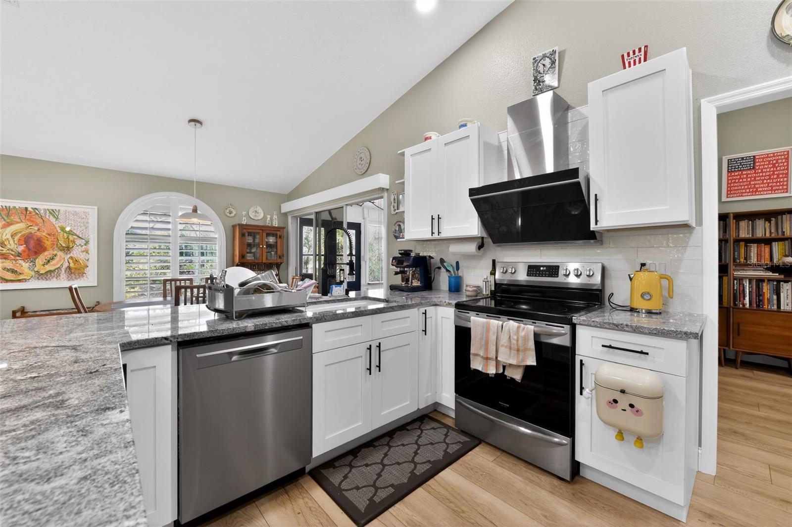 HAMLETS GROVE - Residential