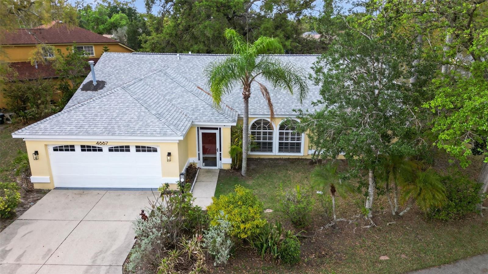 HAMLETS GROVE - Residential