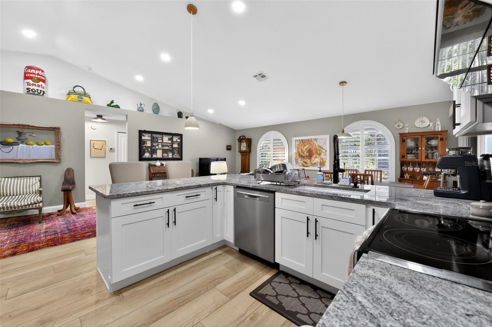 HAMLETS GROVE - Residential