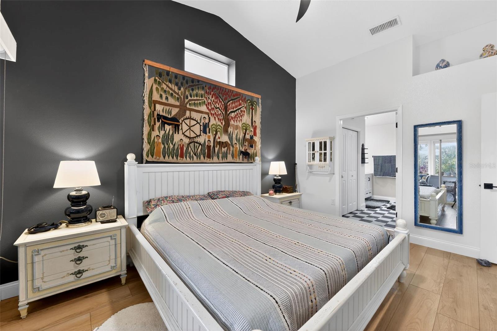 HAMLETS GROVE - Residential