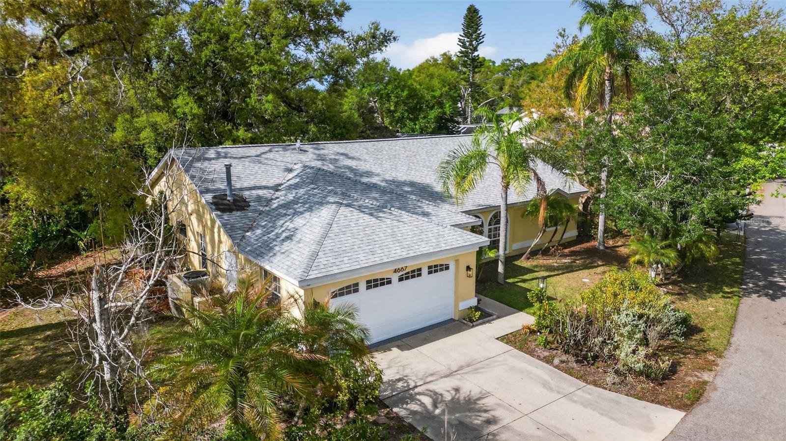 HAMLETS GROVE - Residential