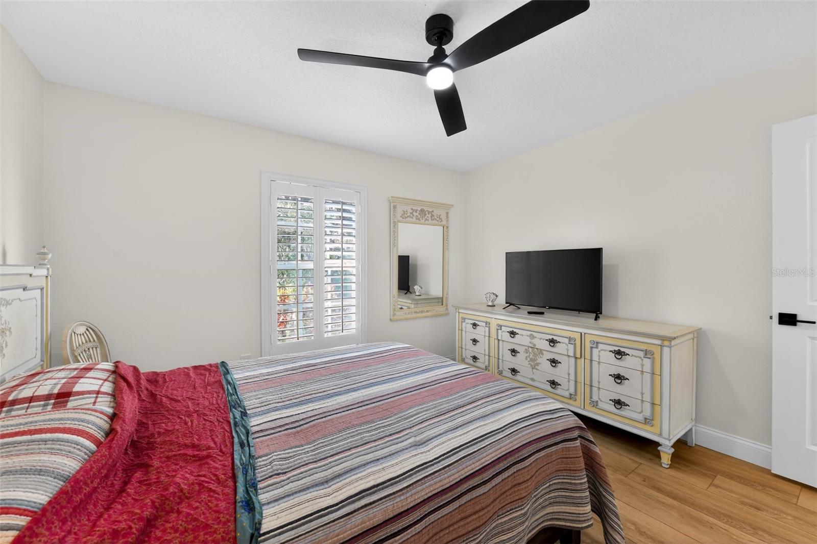 HAMLETS GROVE - Residential