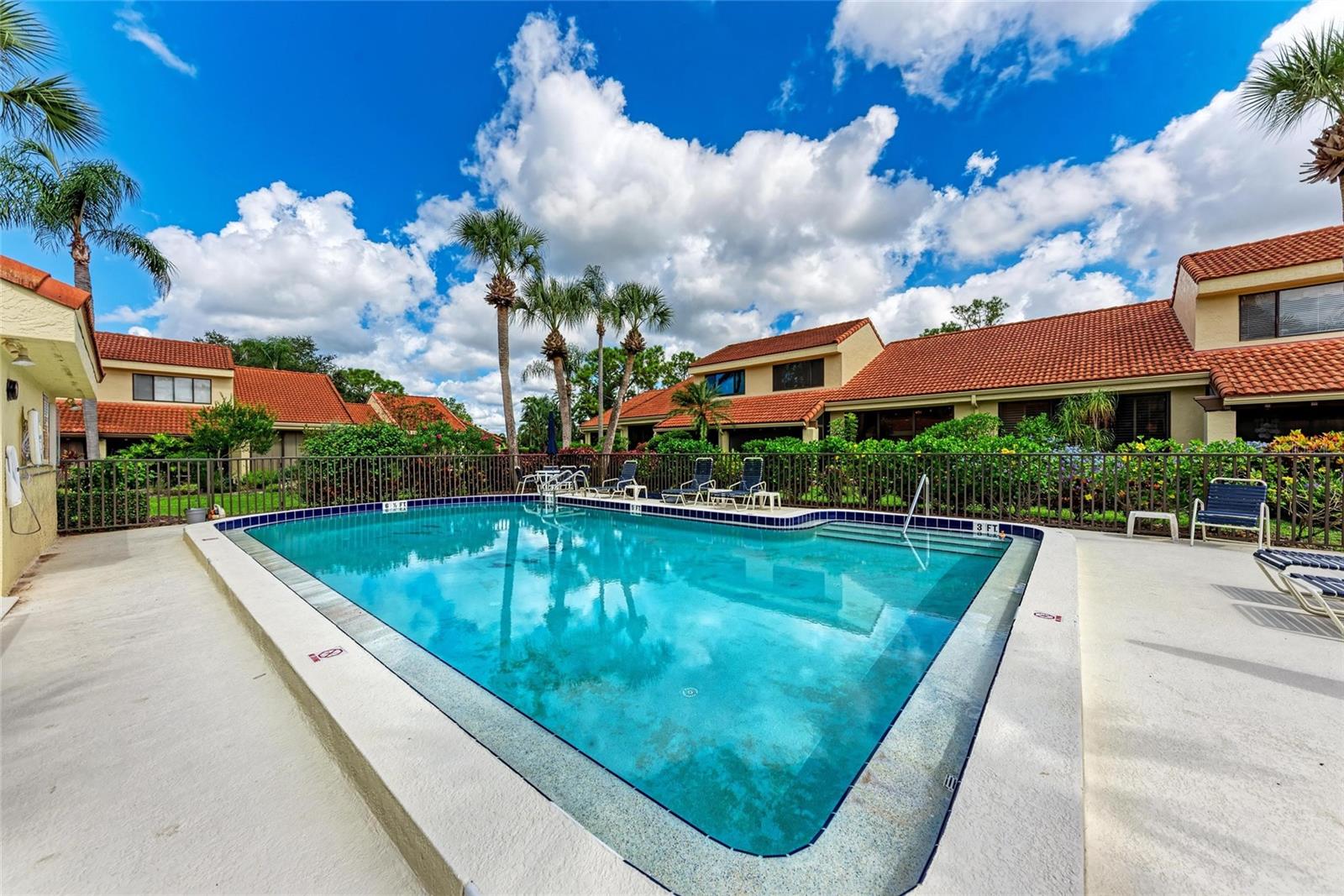 HUNTINGWOOD - Residential