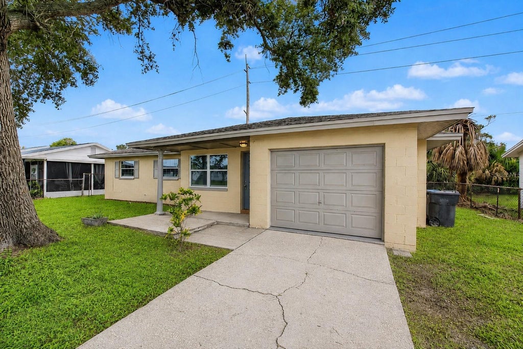 Photo of 5608 12th Avenue S, Tampa, FL 33619 (MLS # TB8537338)