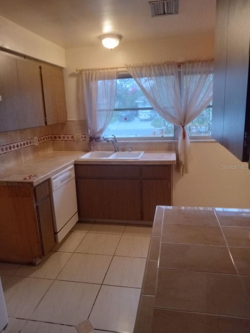 COUNTRY ESTATES 2ND ADD - Residential