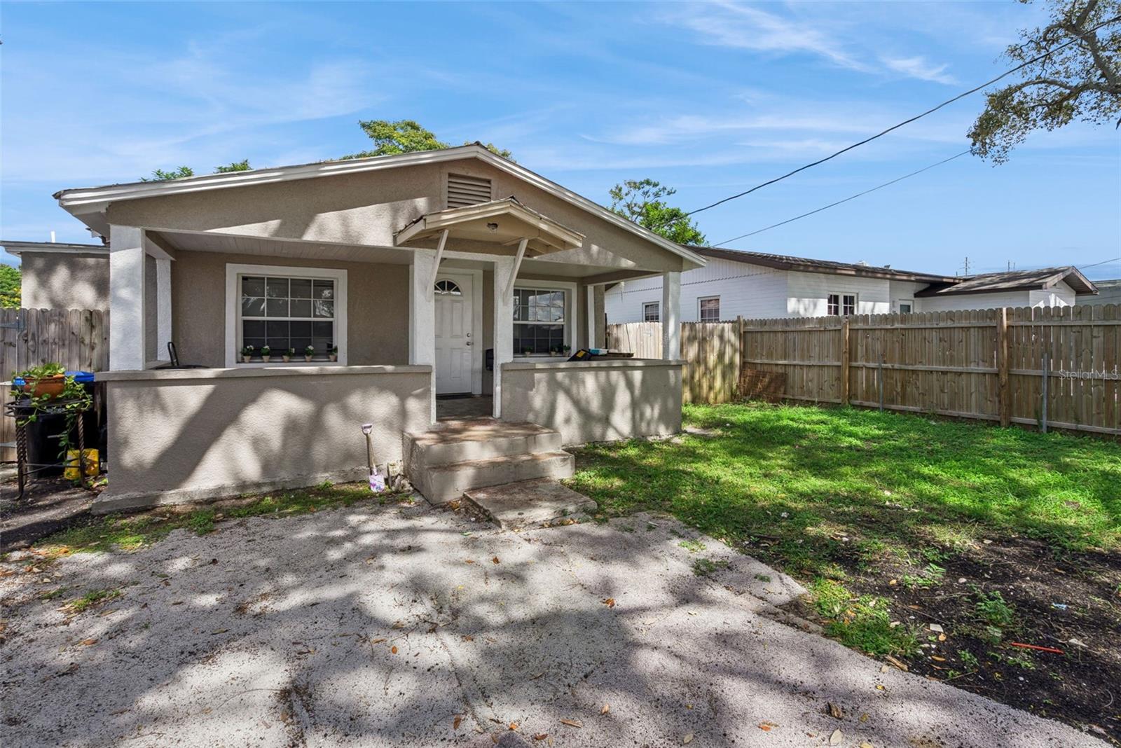 1307 W KALEY AVENUE