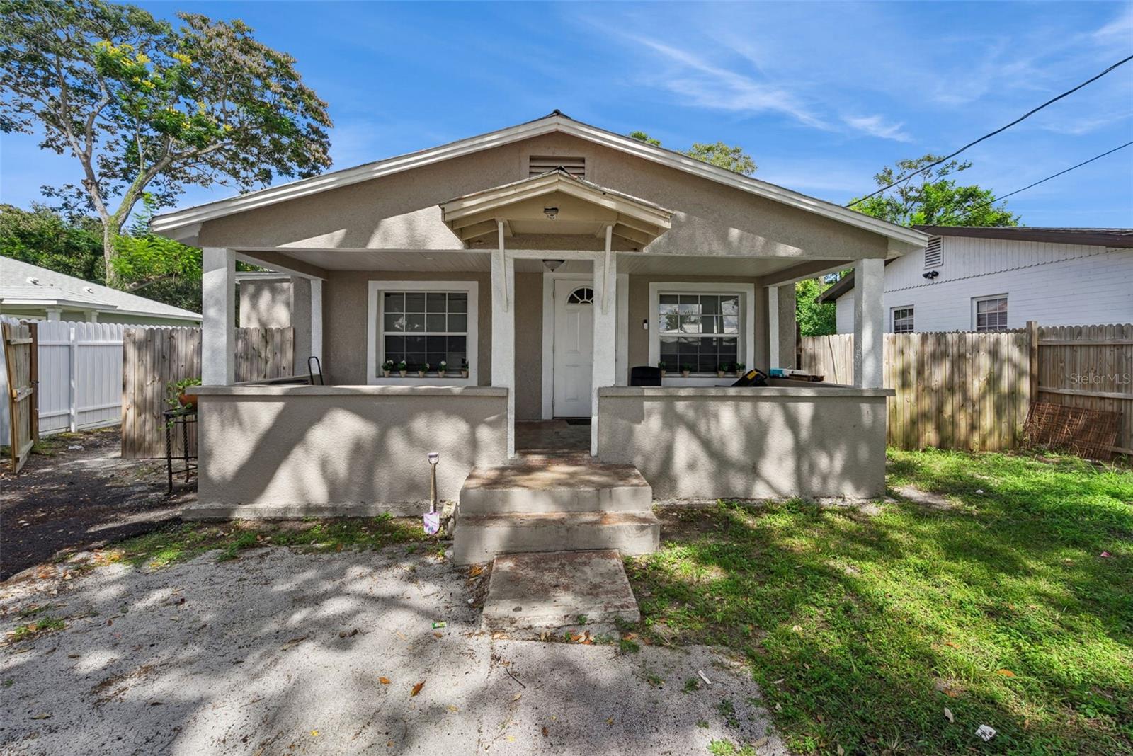 1307 W KALEY AVENUE