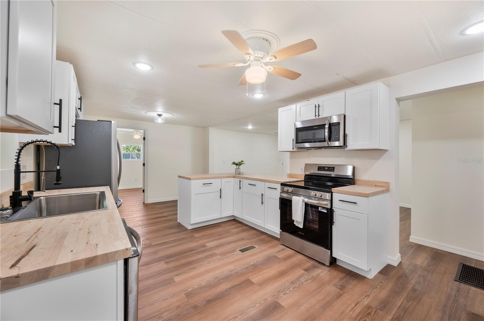 LAKE MARIANA ACRES - Residential