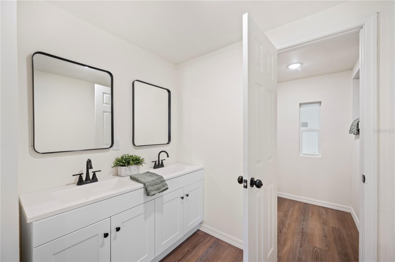 LAKE MARIANA ACRES - Residential