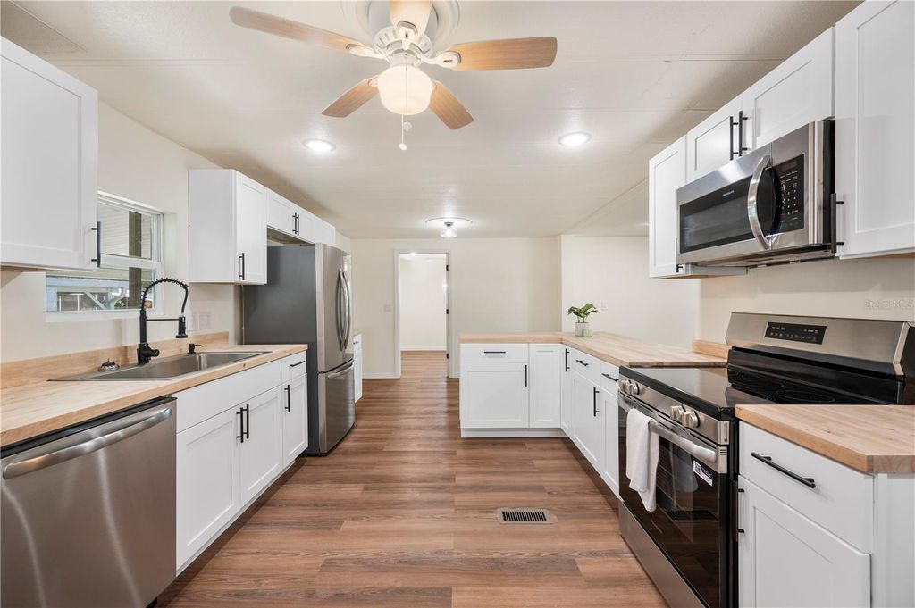 Photo of 2160 Lois Boulevard, Lake Alfred, FL 33850 (MLS # L4957243)