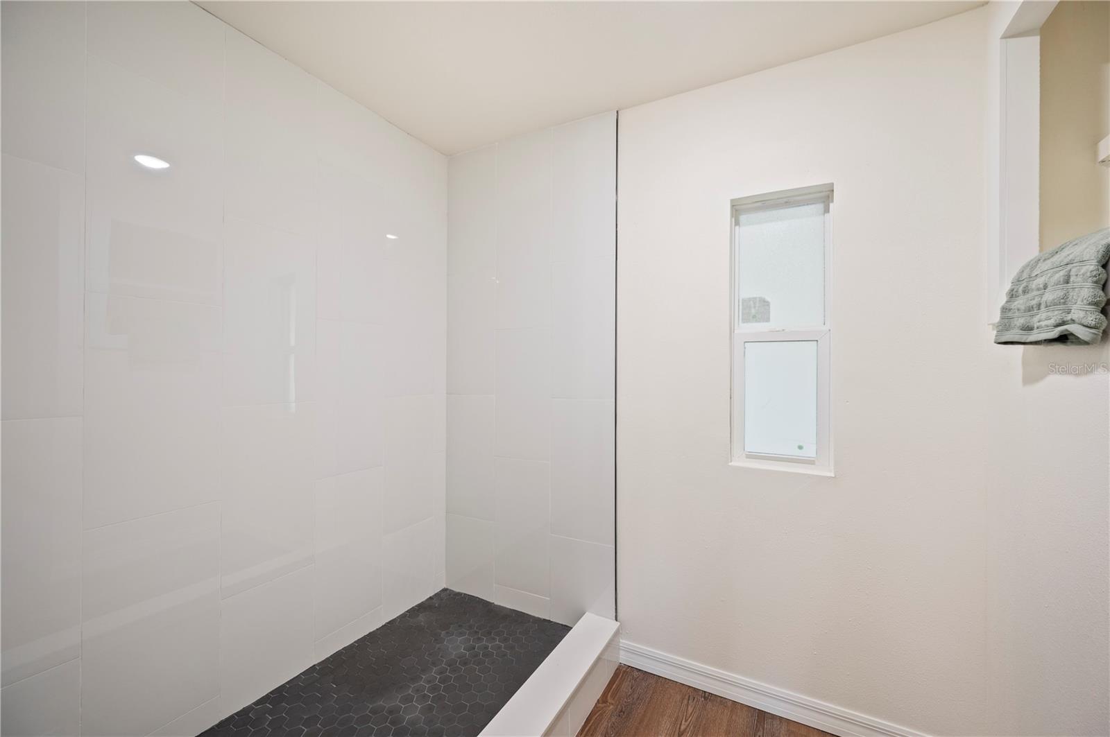 LAKE MARIANA ACRES - Residential