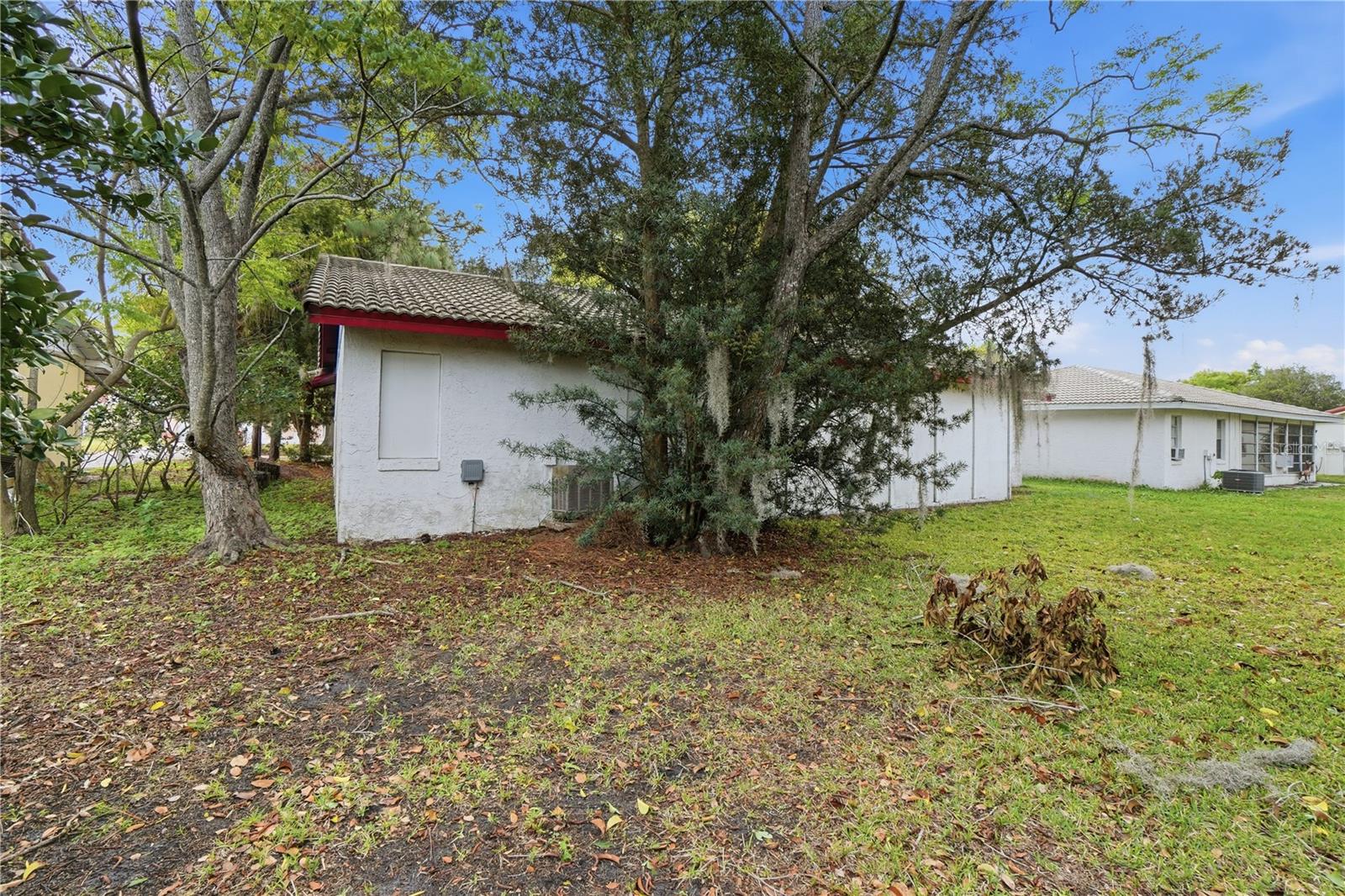 ORANGEWOOD SHADOWWOOD - Residential