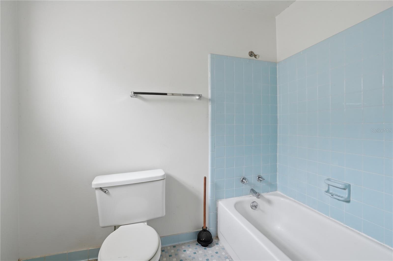 ORANGEWOOD SHADOWWOOD - Residential