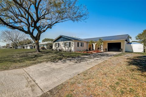 Single Family Residence in CLEWISTON FL 207 SUGARLAND CIRCLE.jpg