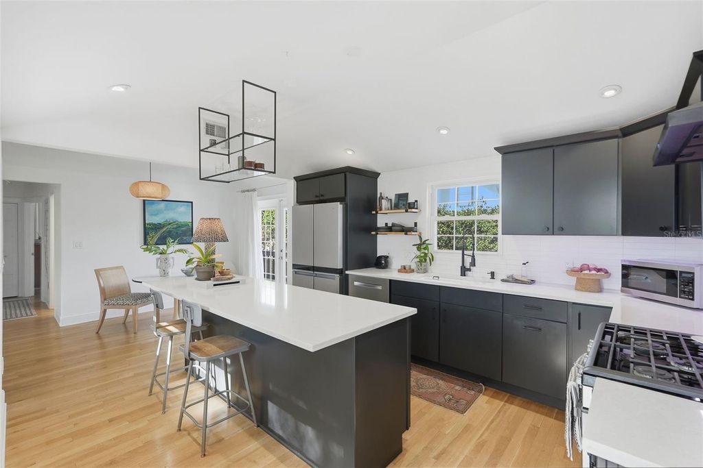 Photo of 1201 30th Avenue N, St Petersburg, FL 33704 (MLS # TB8464978)