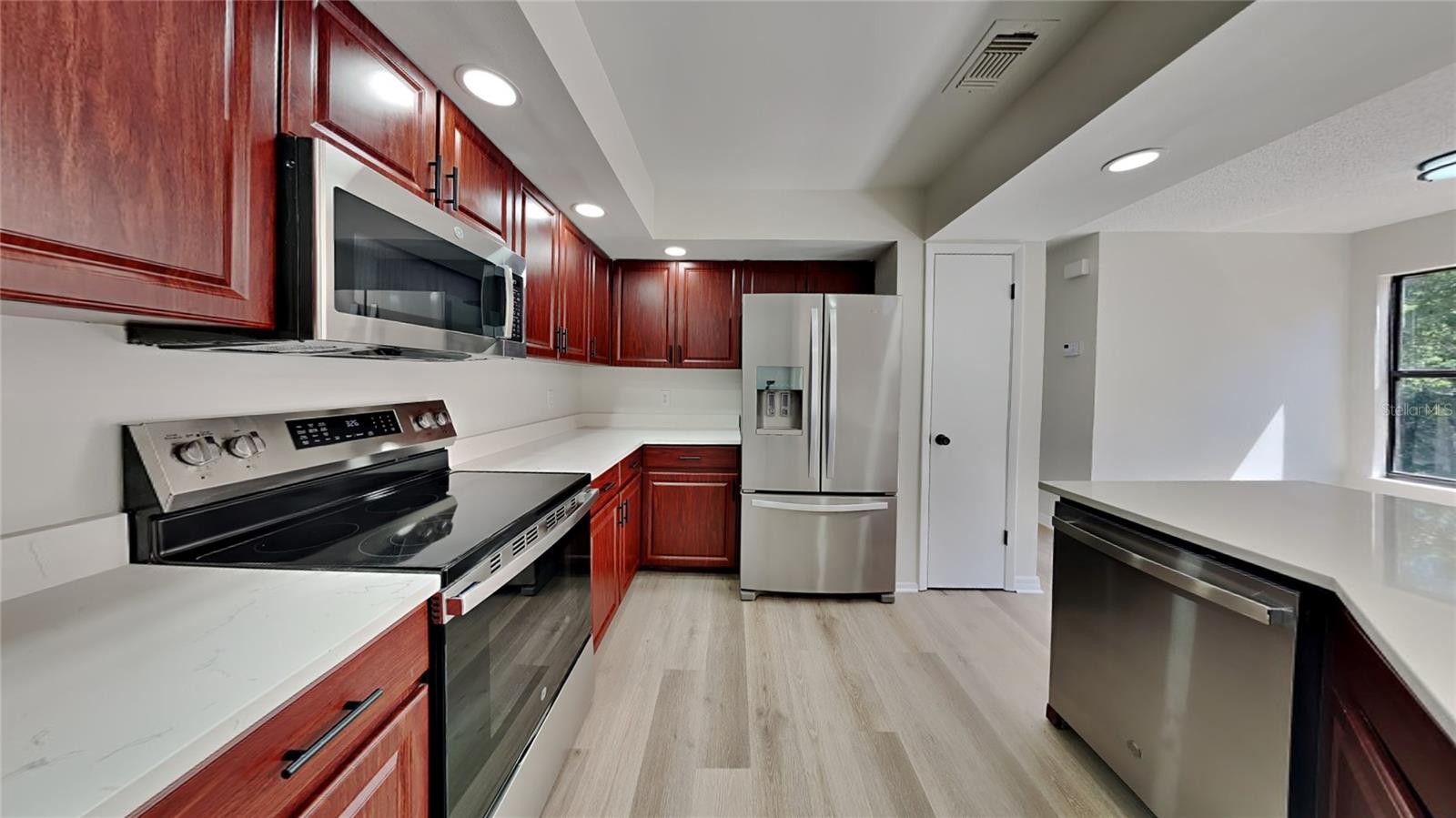 607 NORTHBRIDGE DRIVE