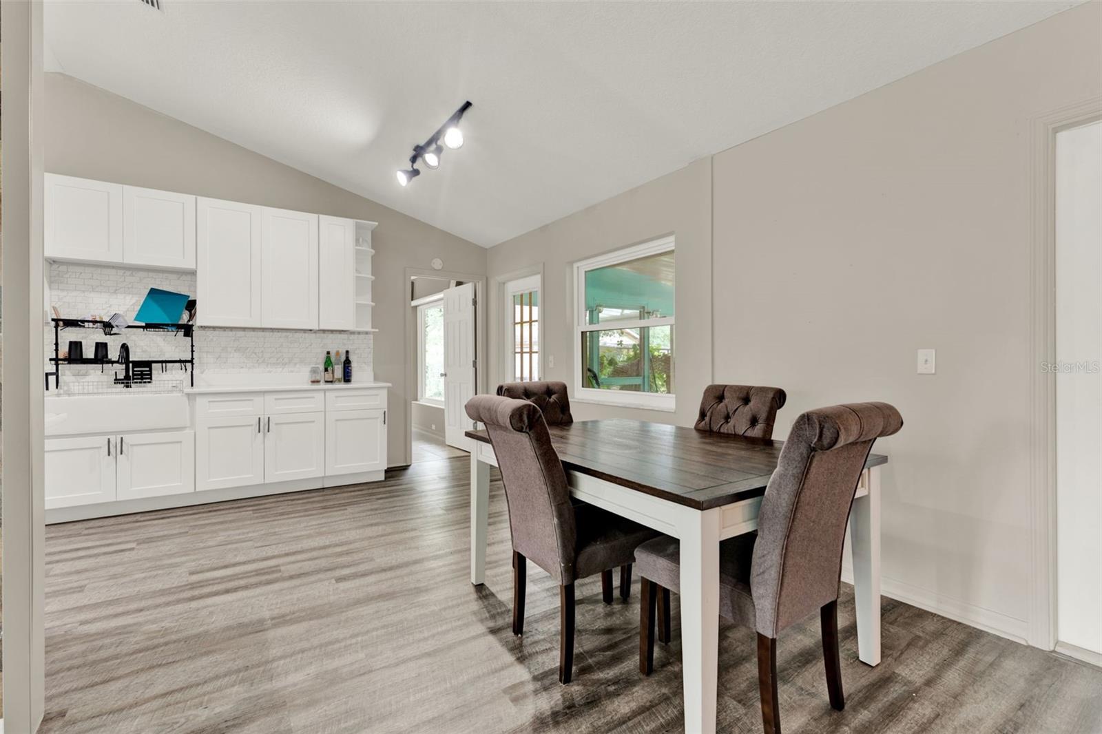 BLACKWATER OAKS - Residential