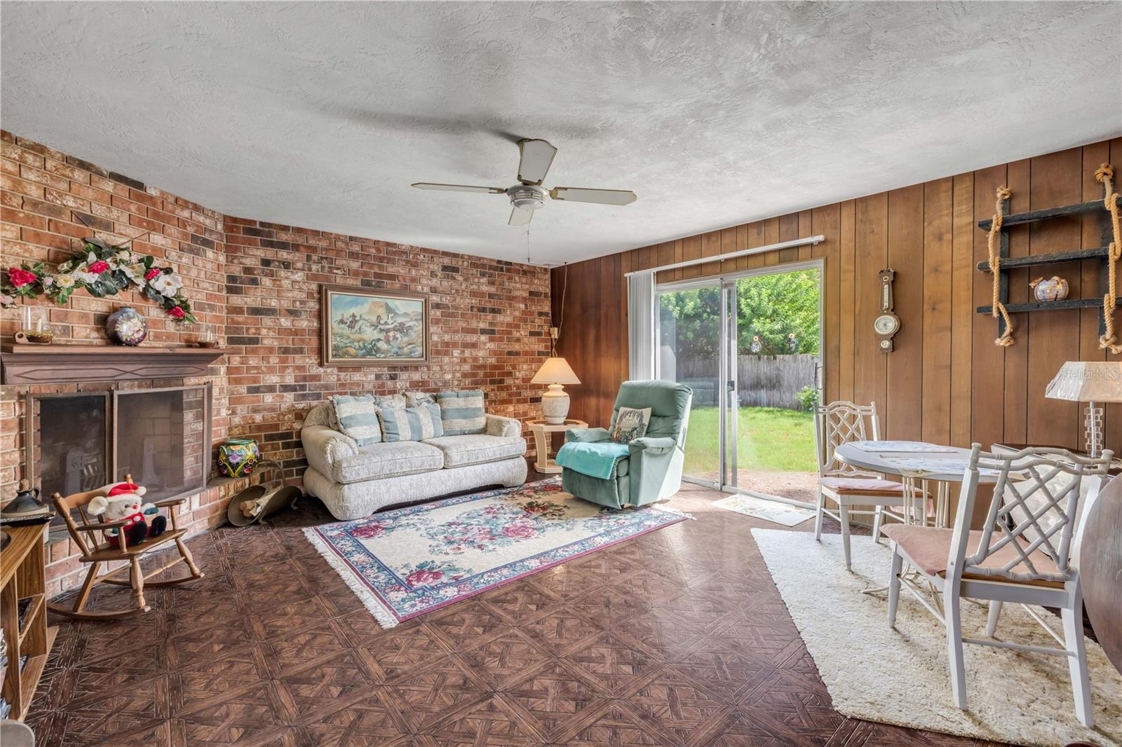 1160 PINEVIEW DRIVE