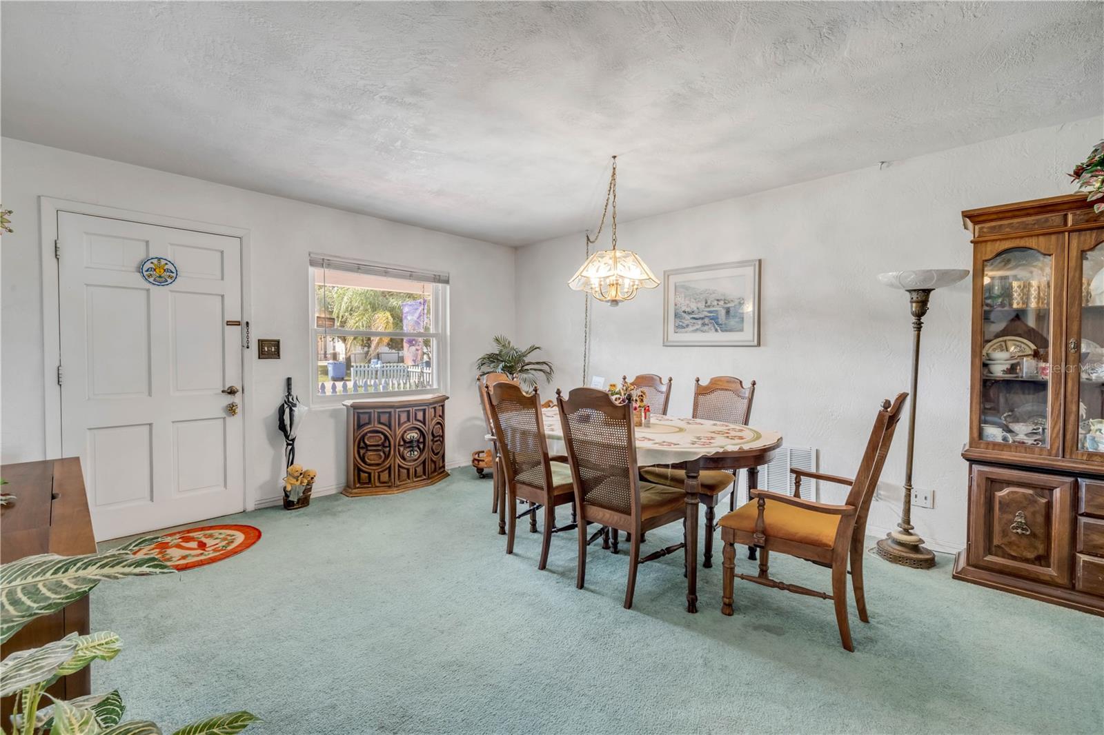 1160 PINEVIEW DRIVE