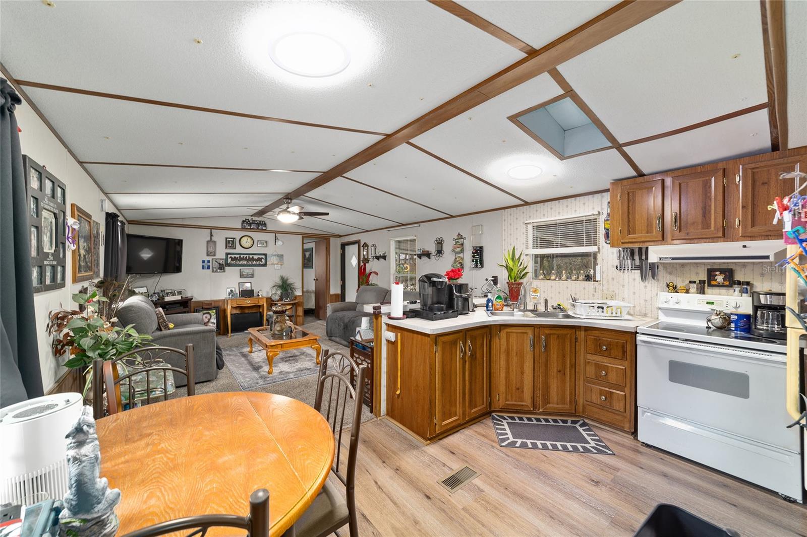 LAKE TROPICANA RANCHETTES UN 02 - Residential